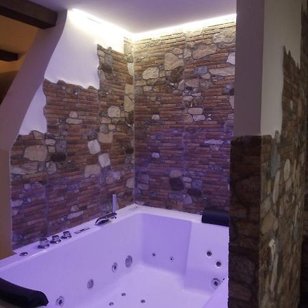 Suite Love Jacuzzi Uceda Eksteriør billede