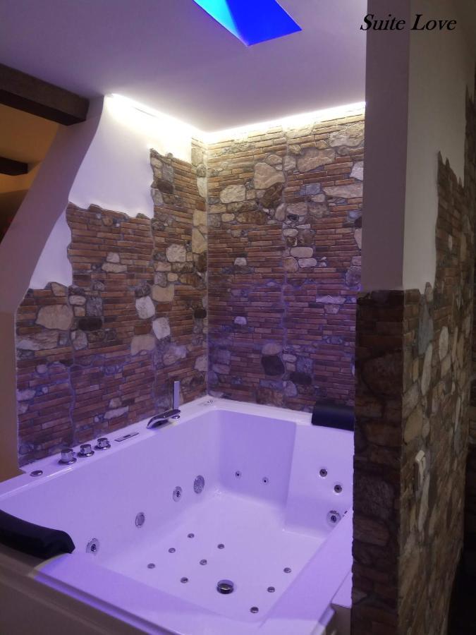 Suite Love Jacuzzi Uceda Eksteriør billede